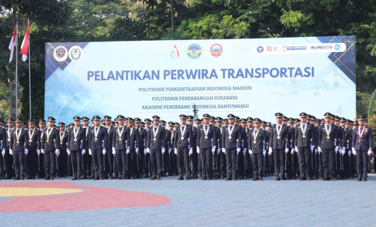 74 Perwira Politeknik Penerbangan Surabaya Dilantik Bersama, Siap Berkontribusi untuk Transportasi Indonesia